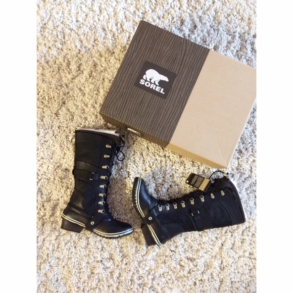 NWT Sorel Conquest Carly, size 8