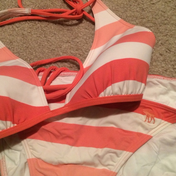 Bikini - Picture 3 of 3