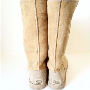 Tan UGGS original style size 10