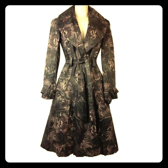 Diane Von Furstenberg trench-Sale!! 😍