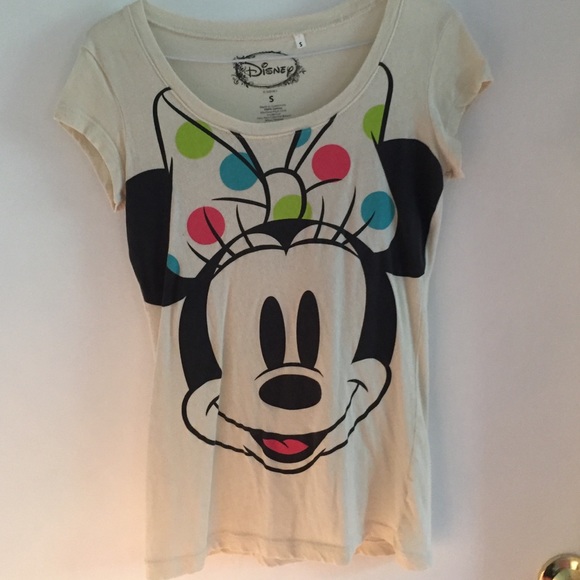 Cute Minnie mouse shirt. 💋💄