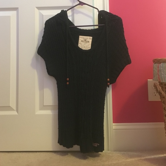 Hollister short sleeve knitted top.