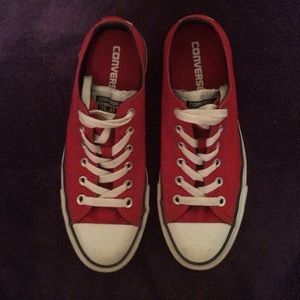 Short red converse size 8 women's