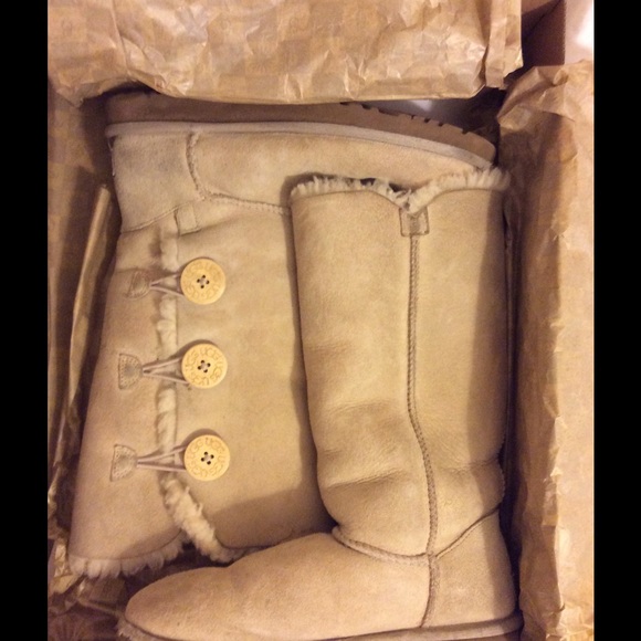 BUTTON UP TALL UGGS - Picture 1 of 4