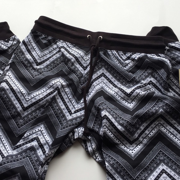 NWT Scrunched sweatpants