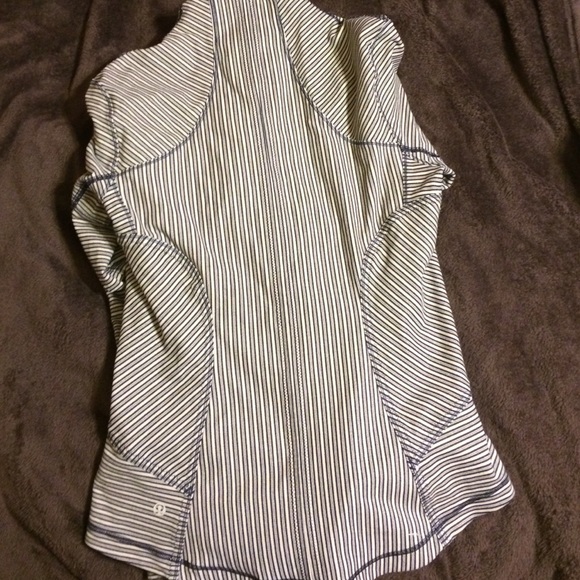 BRAND NEW lululemon jacket! - Picture 2 of 4