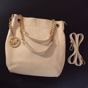 **ON HOLD** Michael Kors handbag ❤️💋