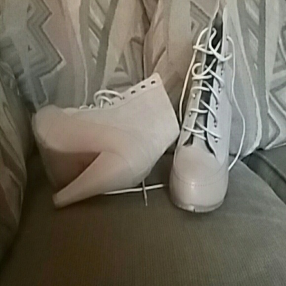 Ladies Booties - Picture 2 of 4