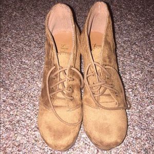 Brown Wedges from Shi