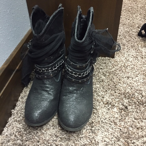 Not rated black zip up ankle bootie