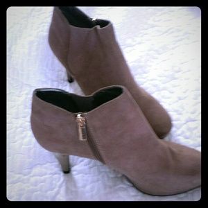Bandolino platform Booties - NWOT