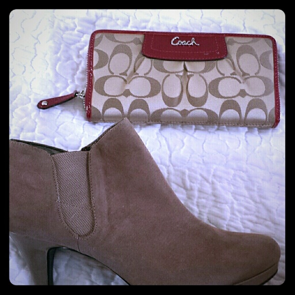 COACH Signature Wallet - NWOT
