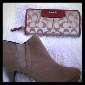 COACH Signature Wallet - NWOT