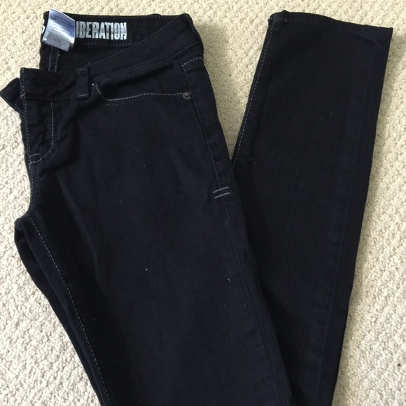 Straight black jean