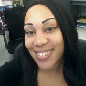Meet your Posher, Dominique