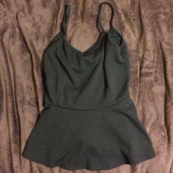 SUPER cute top! Cutout back! - Picture 2 of 2