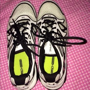 Under armour sneakers ladies 10 like new