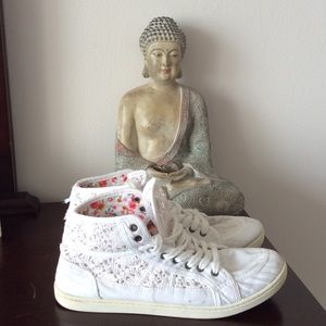 Roxy sneakers