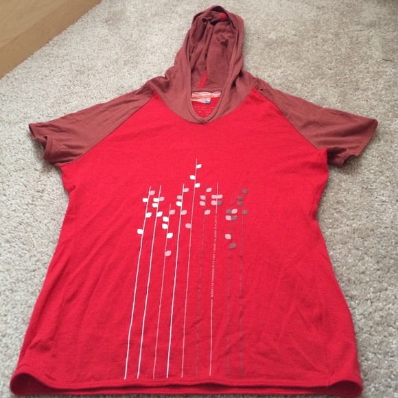 Red icebreaker shirt NEVER WORN