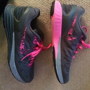 Nike gray pink tennis shoes