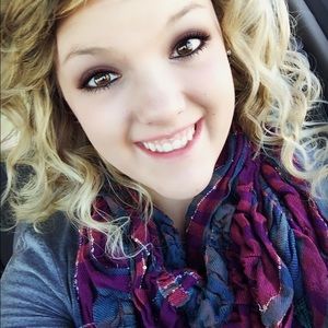 Meet your Posher, Kayla