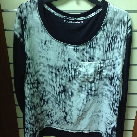 Calvin Klein Long Sleeve shirt 💥SOLD💥 - Picture 2 of 2