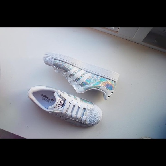 Holographic Superstars