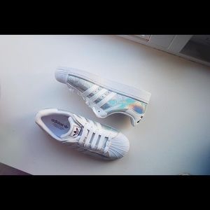 Holographic Superstars