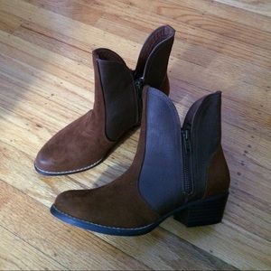 Brand new American eagle faux suede boots size 6