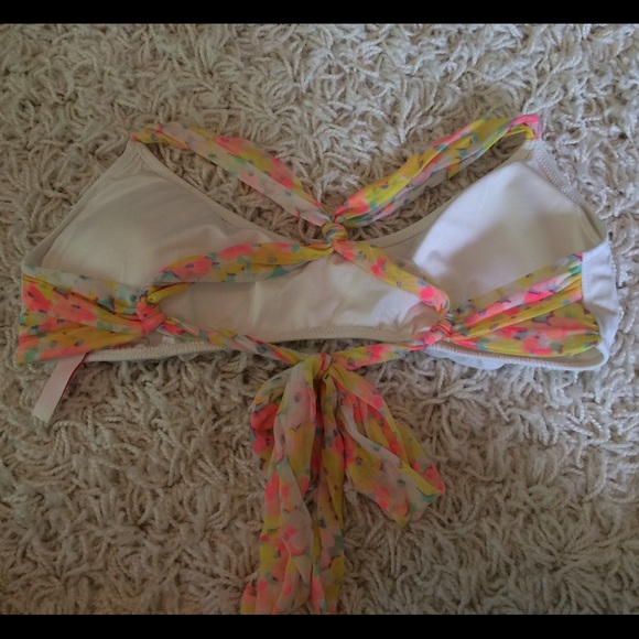 Victoria secret bikini top size large