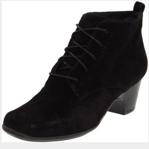 Black Clarks Leyden Bell Boot / booties