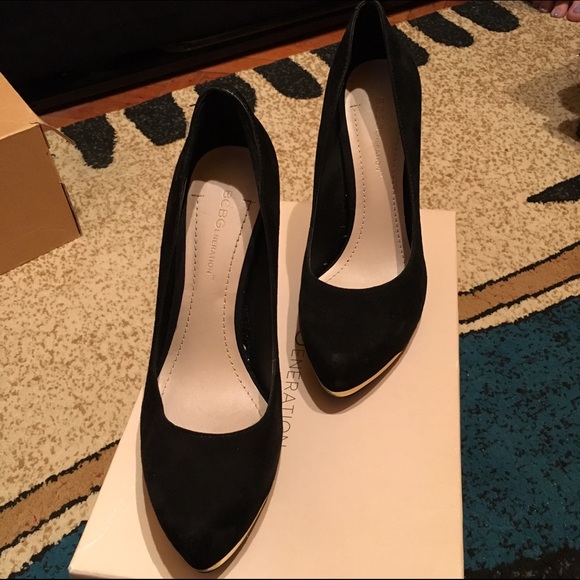 BRAND NEW Suede BCBGeneration Pumps - Picture 3 of 4