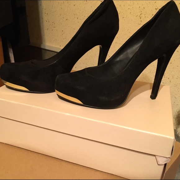BRAND NEW Suede BCBGeneration Pumps - Picture 4 of 4