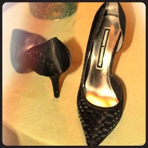 Black pump (weaved on toe)