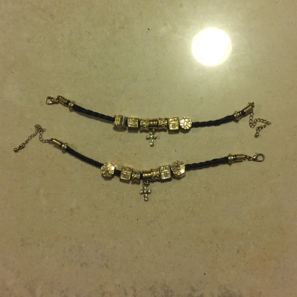 2 bracelets - Picture 2 of 4