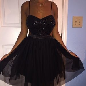 Black sparkly dress🎥