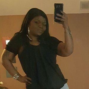 Meet your Posher, Detoya