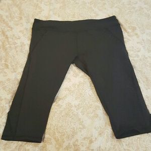 Soybu Killer Caboose Capri Yoga Leggings