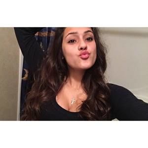 Meet your Posher, Ceciliana