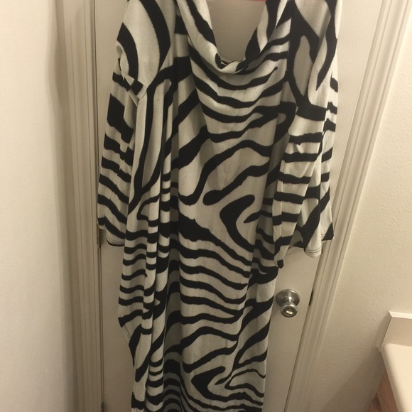 🎀 ZEBRA PRINT SNUGGIE 🎀