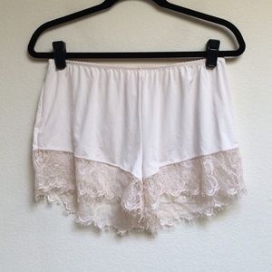 FREEPEOPLE lace shorts