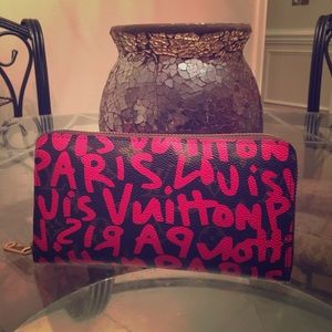 Authentic LV Graffiti Zippy Wallet