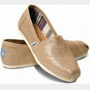 Size 7 TOMS