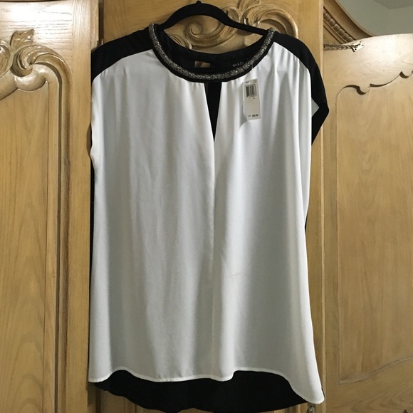 Beautiful embellished black and white top - Picture 1 of 3