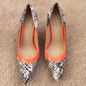 BCBG Pointed toe heel