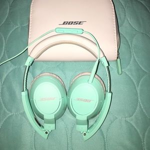 Mint (Tiffany blue) soundtrue BOSE headphones