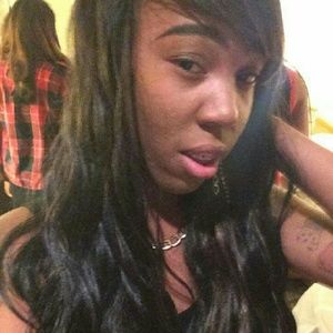 Meet your Posher, Kayla