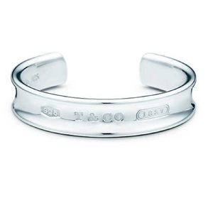 Tiffany 1837® cuff in sterling silver. L@@K
$500