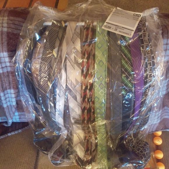 10 men's ties Calvin Klein etc.