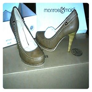 Top stitch pump Monroe & Main